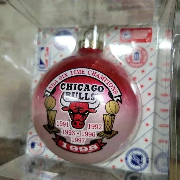 NBA Fans Chicago Bulls Six Time Champions 1998 Christmas Glass Ornament Souvenir - Picture 3 of 5